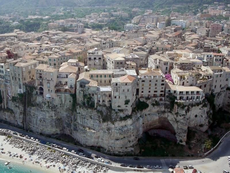 Das Städtchen Tropea an der Küste Kalabriens. Foto: ZDF/Steve Kfoury/doc.station/Arte
