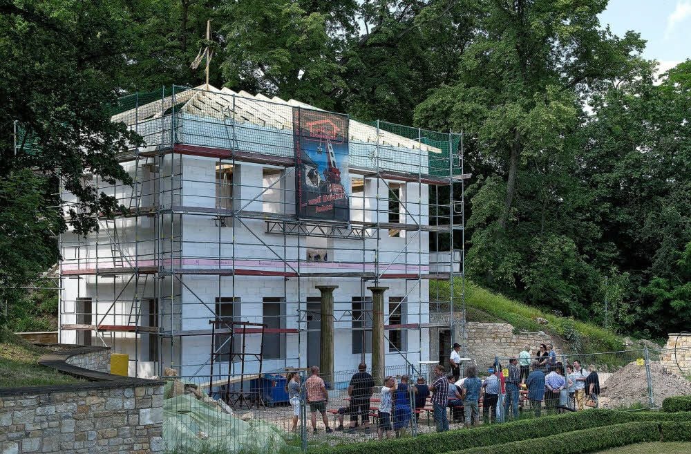 Montag wurde das Richtfest des neuen Müchelner Teehauses gefeiert.