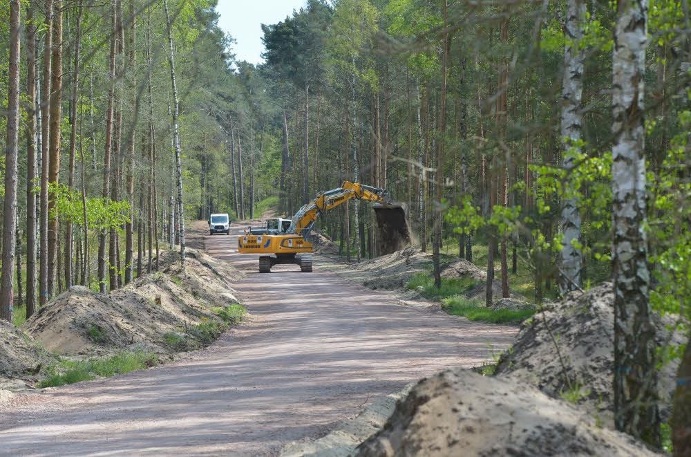 Im Zuge des Hochwasserschutzes wird ein drei Meter breiter asphaltierter Weg gebaut.