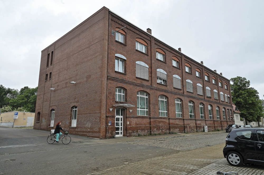 An die Stelle der alten Staatsbank soll ein Parkplatz kommen.