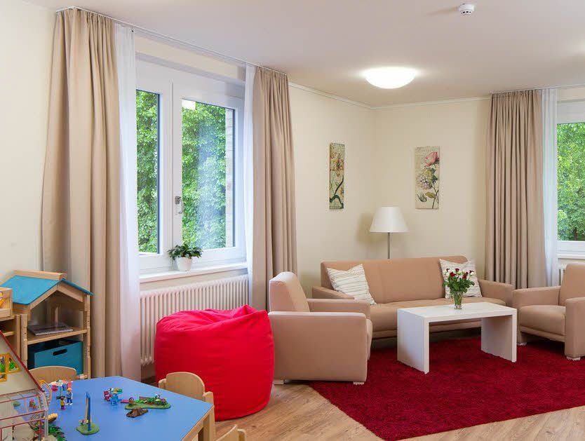 So sehen Familienzimmer im Berliner Hospiz der Paul Gerhardt Diakonie aus. Wohnlich, hell, freundlich soll es auch in Wittenberg werden.