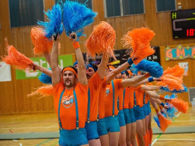 Die «Fearleaders Vienna» sorgen in der Halbzeit von Roller-Derby-Spielen für Stimmung. Foto: Christian Bruna