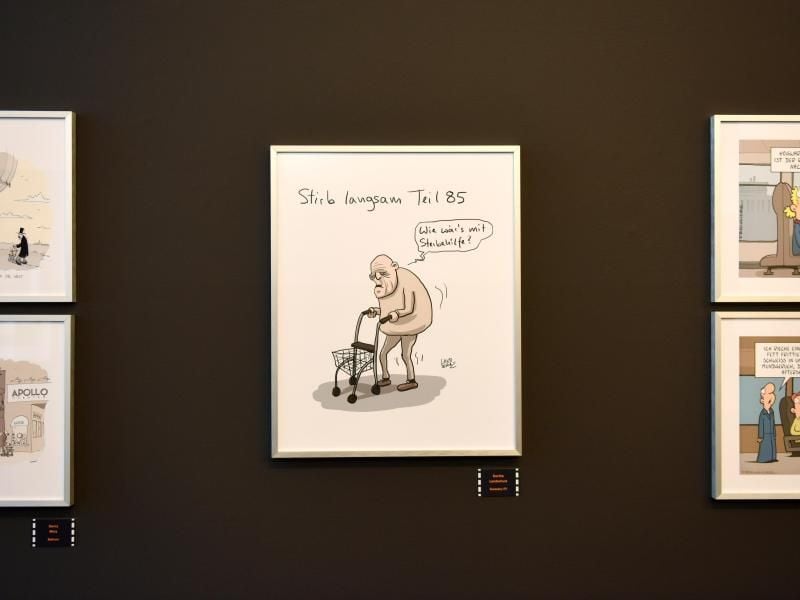 Ein Cartoon von Dorthe Landschulz hängt in der Caricatura in Kassel. Foto: Uwe Zucchi