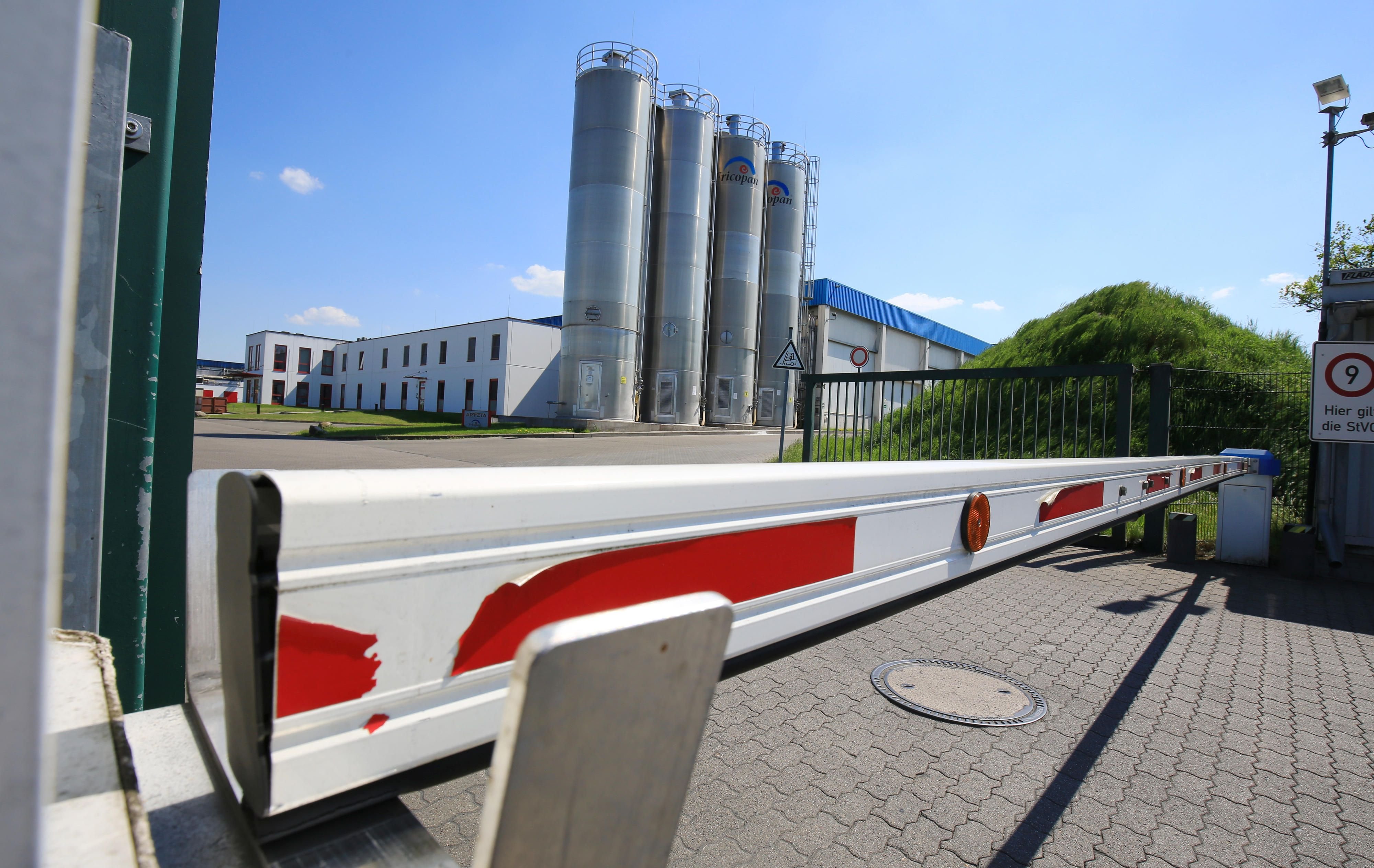 Blick auf das Werksgelände des Backwarenherstellers Fricopan in Immekath (Sachsen Anhalt). Der Backwaren-Hersteller will sein Werk in der Altmark schließen. Davon seien 508 Mitarbeiter betroffen.