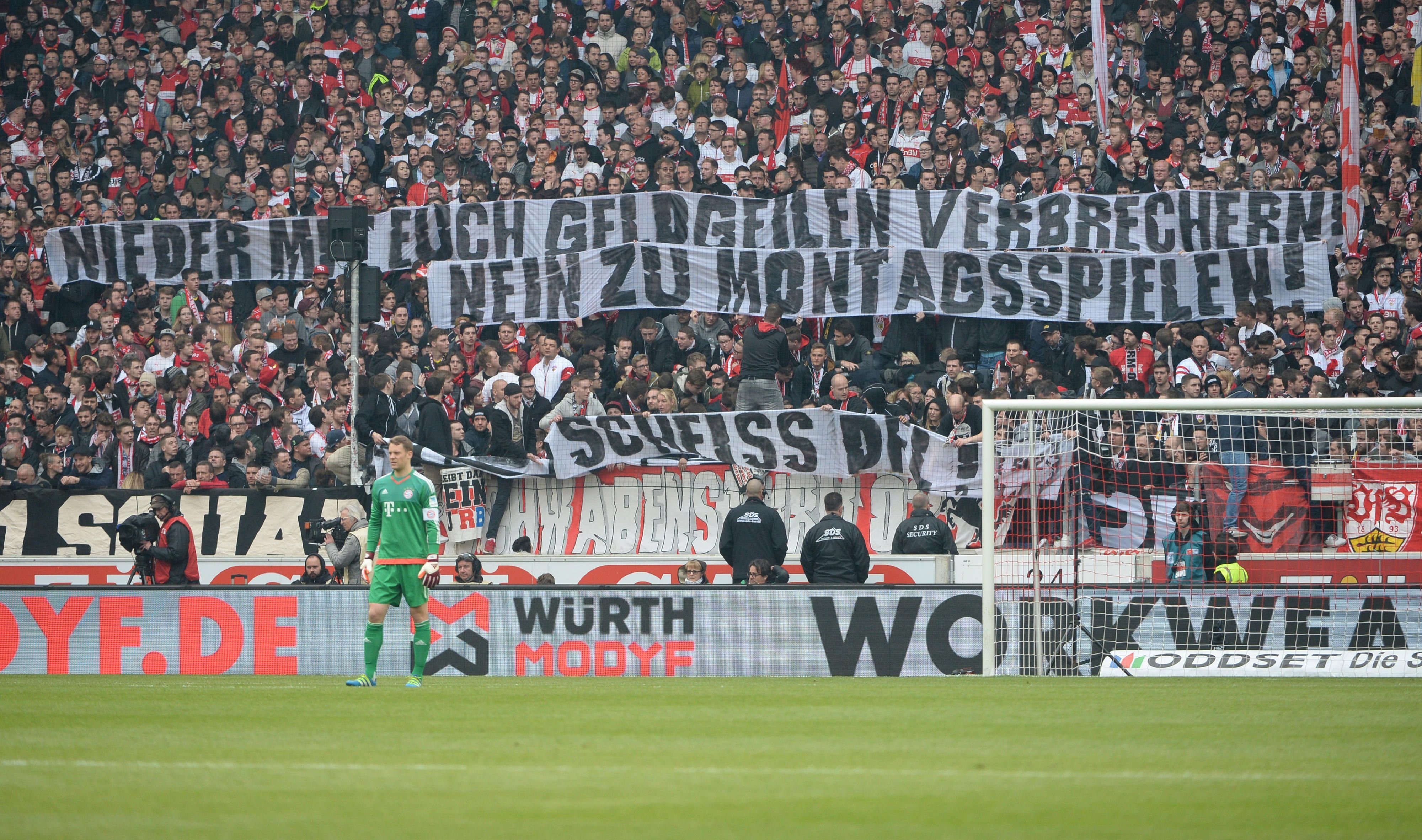 Fans des VfB Stuttgart protestierten am Wochenende gegen Montagsspiele in der Bundesliga.