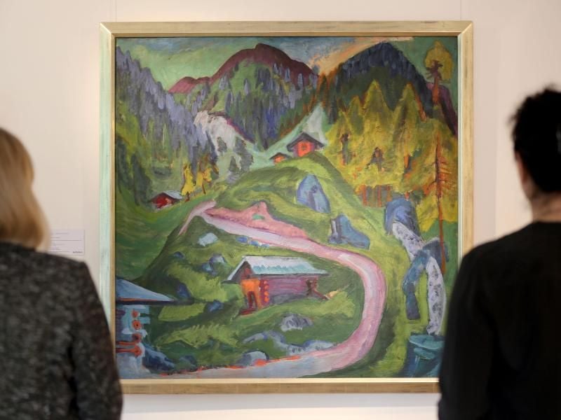 Das Gemälde "Alpweg" von Ernst Ludwig Kirchner im Auktionshaus Sotheby's in Köln. Foto: Oliver Berg