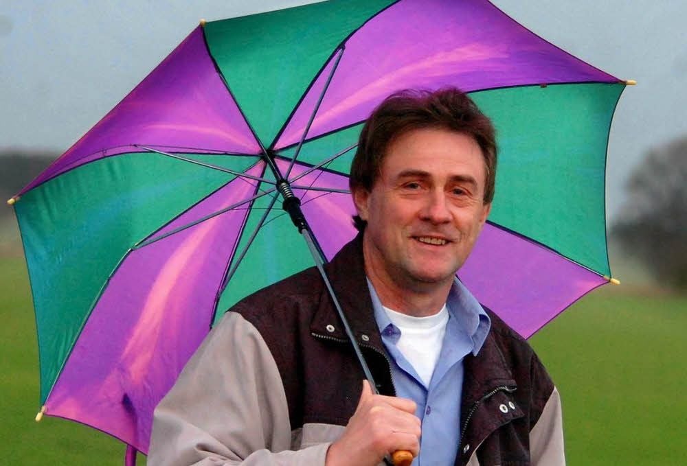 Egal, was Bauernregel prophezeien - ein Schirm kann nie schaden, meint Meteorologe Jurik Müller.