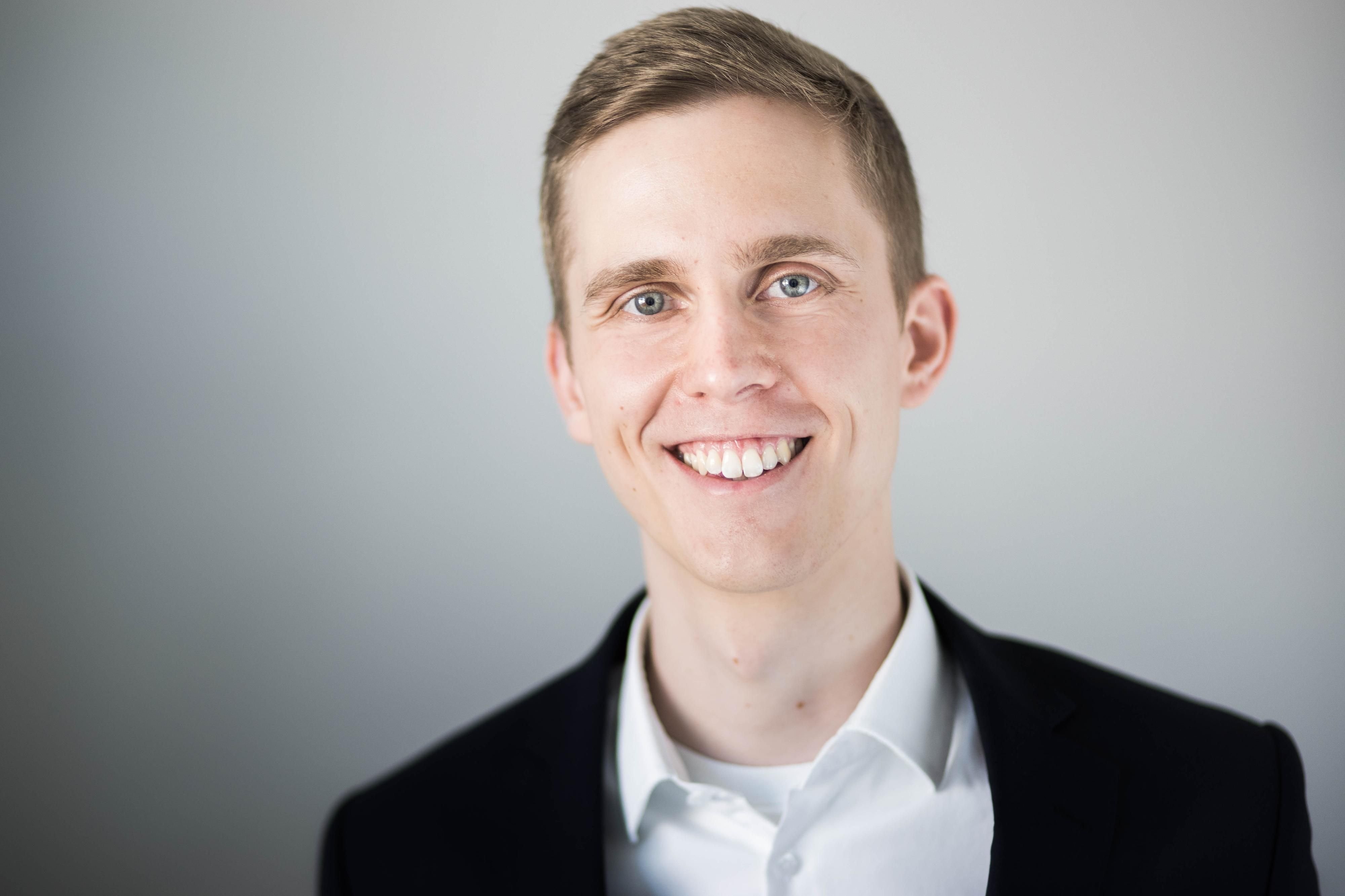 Nach seinem Outing wurde Florian Klein selbstständiger Finanzberater und Versicherungsmakler: Er berät hauptsächlich homosexuelle Kunden.
