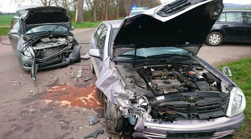 Unfall nahe Wallwitz: Glücklicherweise gab es nur eine leicht verletzte Person. An den Autos dagegen entstand Totalschaden.