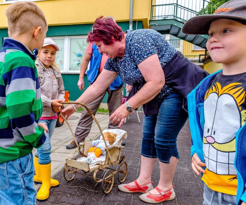 Der Programmablauf steht, jetzt muss nur noch geübt werden. Ihre Lieder und Gedichte tragen die Gänseblümchen-Kinder aus Cobbelsdorf am Mittwoch beim Tag der offenen Tür und zur Party am Samstag vor.
