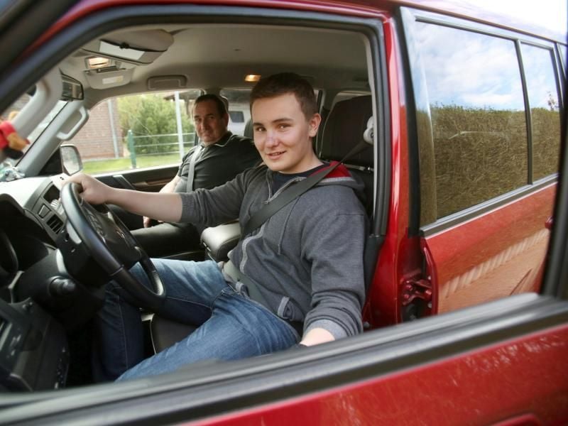 In Zurückhaltung üben: Auch wenn ein Elternteil die Begleitperson ist, sollte der Erziehungsanspruch nicht zu viel in das Geschehen eingreifen. Foto: Bernd Wüstneck