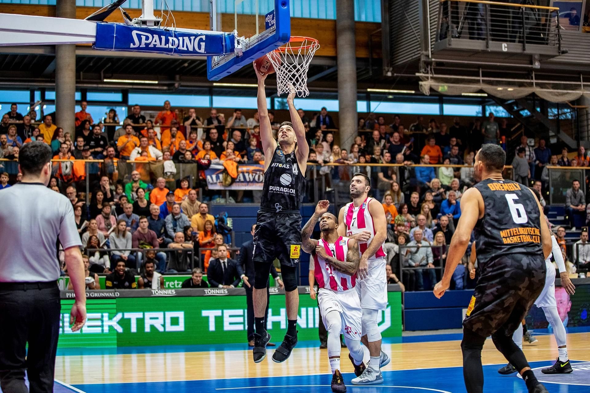 Benedikt Turudic (44, MBC) während des Bundesliga-Spiels zwischen Mitteldeutscher BC und Telekom Baskets Bonn.