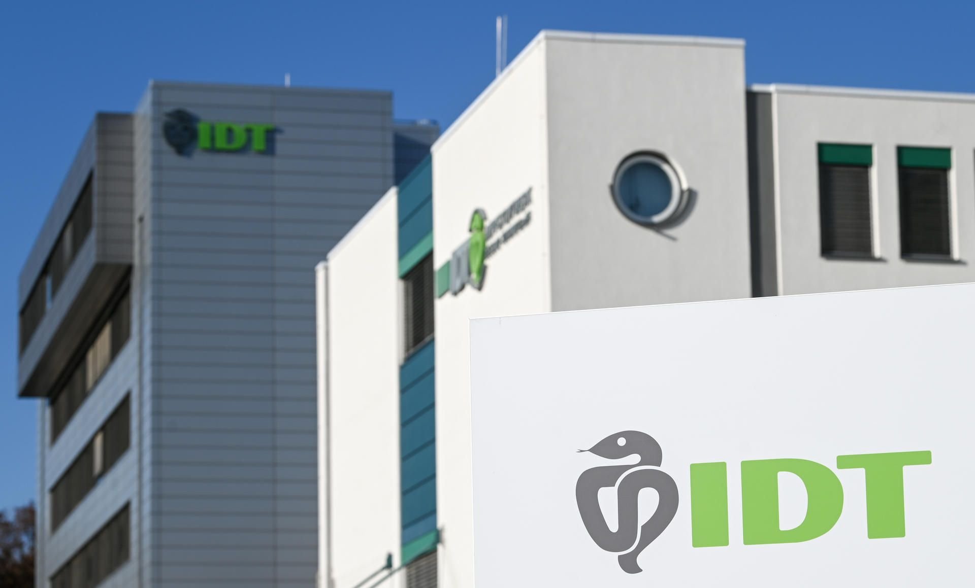 Blick auf das Werk des Impfstoffherstellers IDT Biologika in Dessau-Roßlau.
