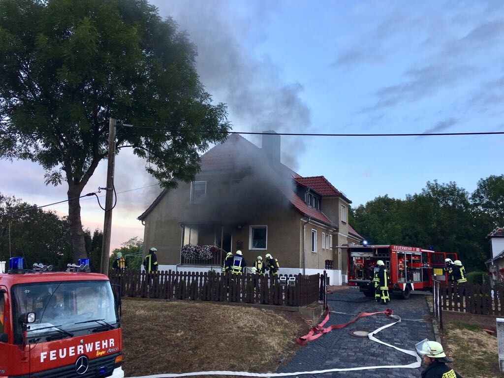 Bei dem Brand wurde eine Person leicht verletzt.