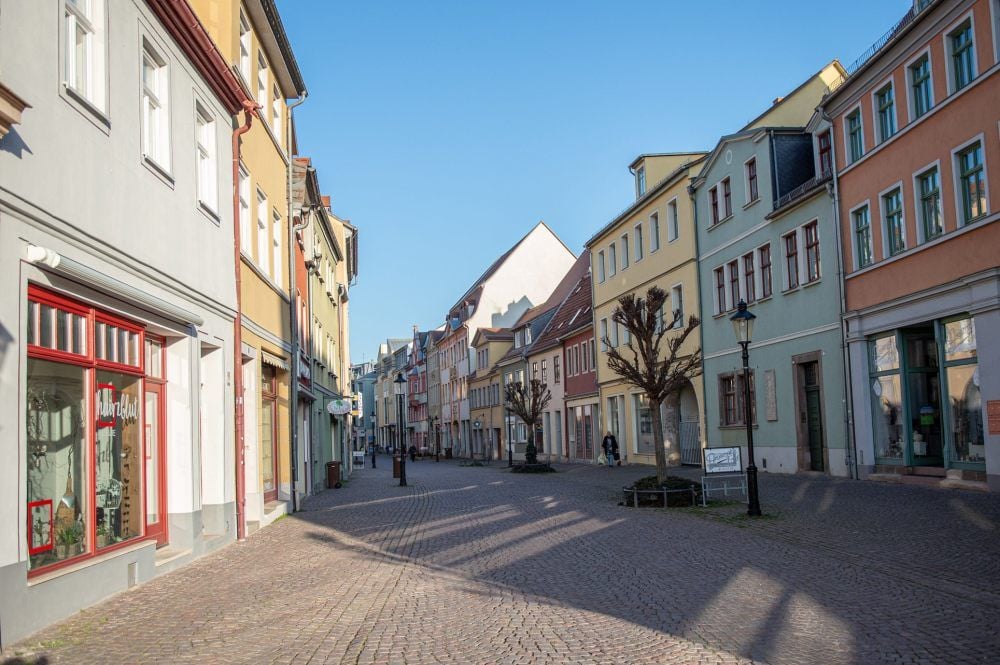 Nahezu ausgestorben: ein Blick in die Naumburger Salzstraße, in der sonst Betrieb war.