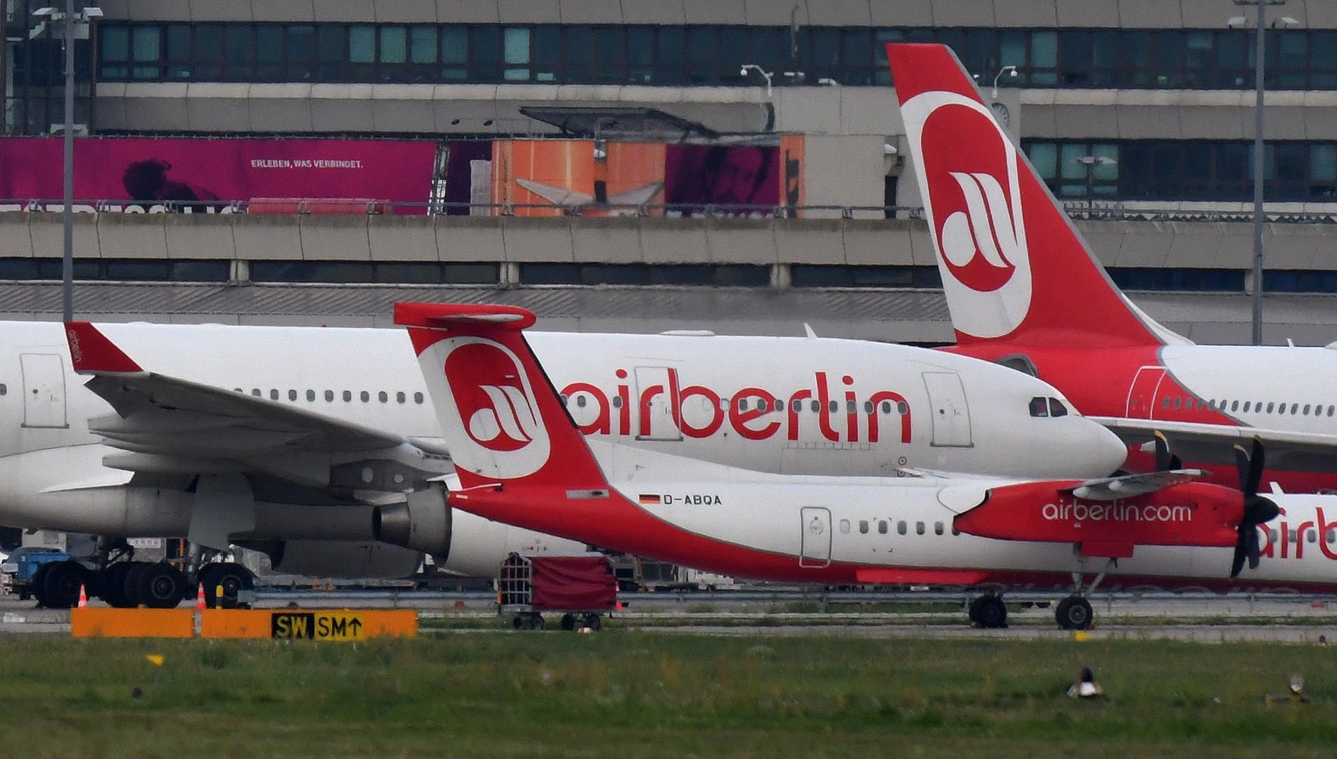 Maschinen der Air Berlin Flotte am Flughafen Berlin Tegel.