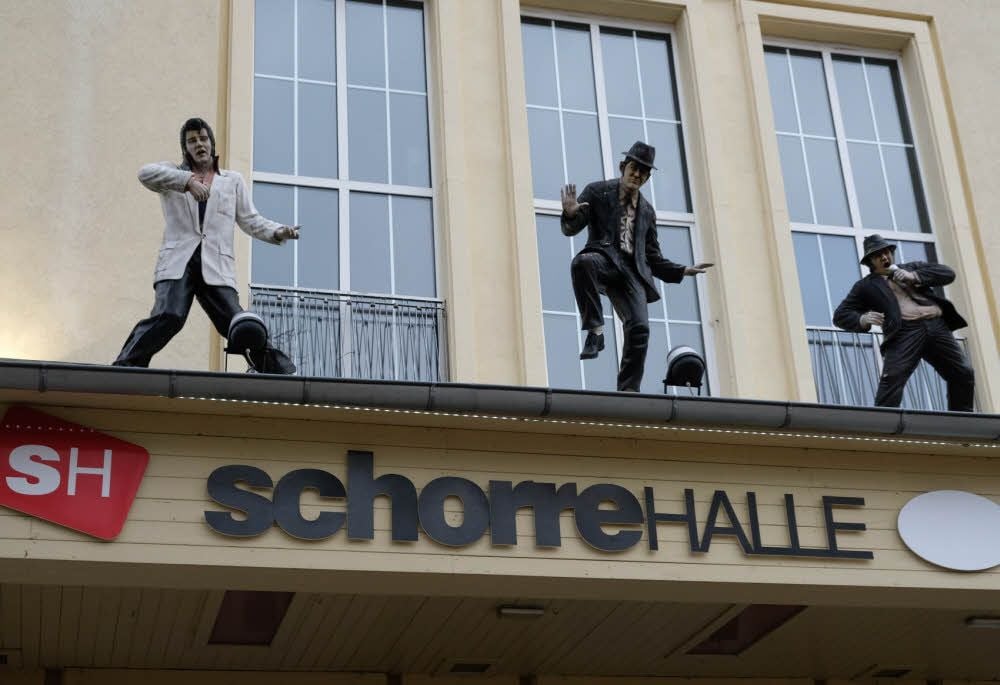 Noch tanzen Elvis und die Bluesbrothers als Wahrzeichen über den Eingang der Schorre. Wie lange noch?