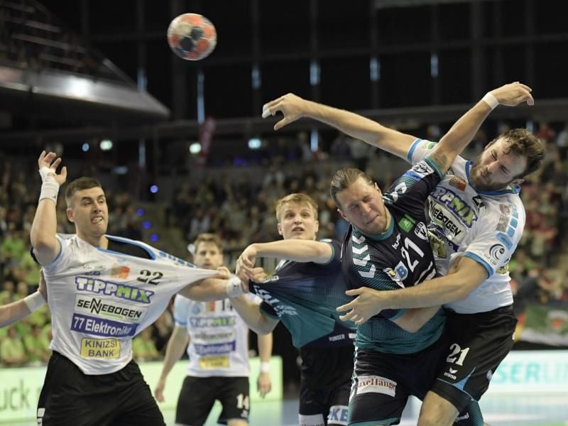 Füchse Berlin setzen sich im EHF-Pokal gegen das ungarische Team Balatonfüredi KSE durch. Foto: Jörg Carstensen