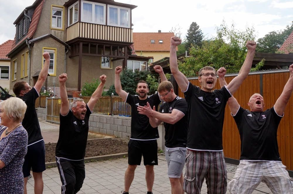 Der Jubel kannte nach der Bekanntgabe der erneuten Bestzeit bei den Gernröder Germania-Fußballern keine Grenzen.