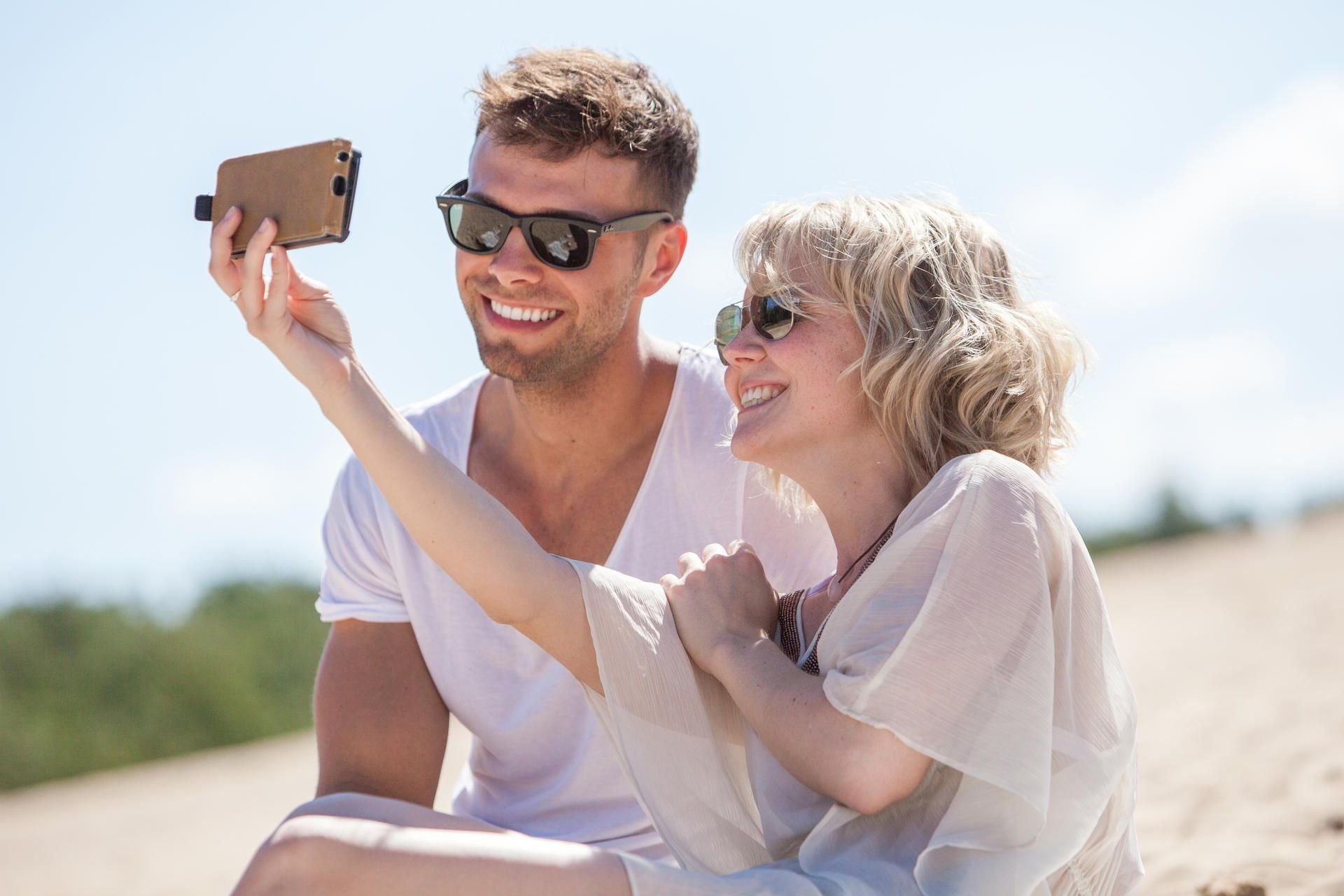 Ein Selfie mit dem Ex-Partner: Viele wünschen sich, befreundet zu bleiben, doch die Motive für die Freundschaft sind oft nicht ehrlich.