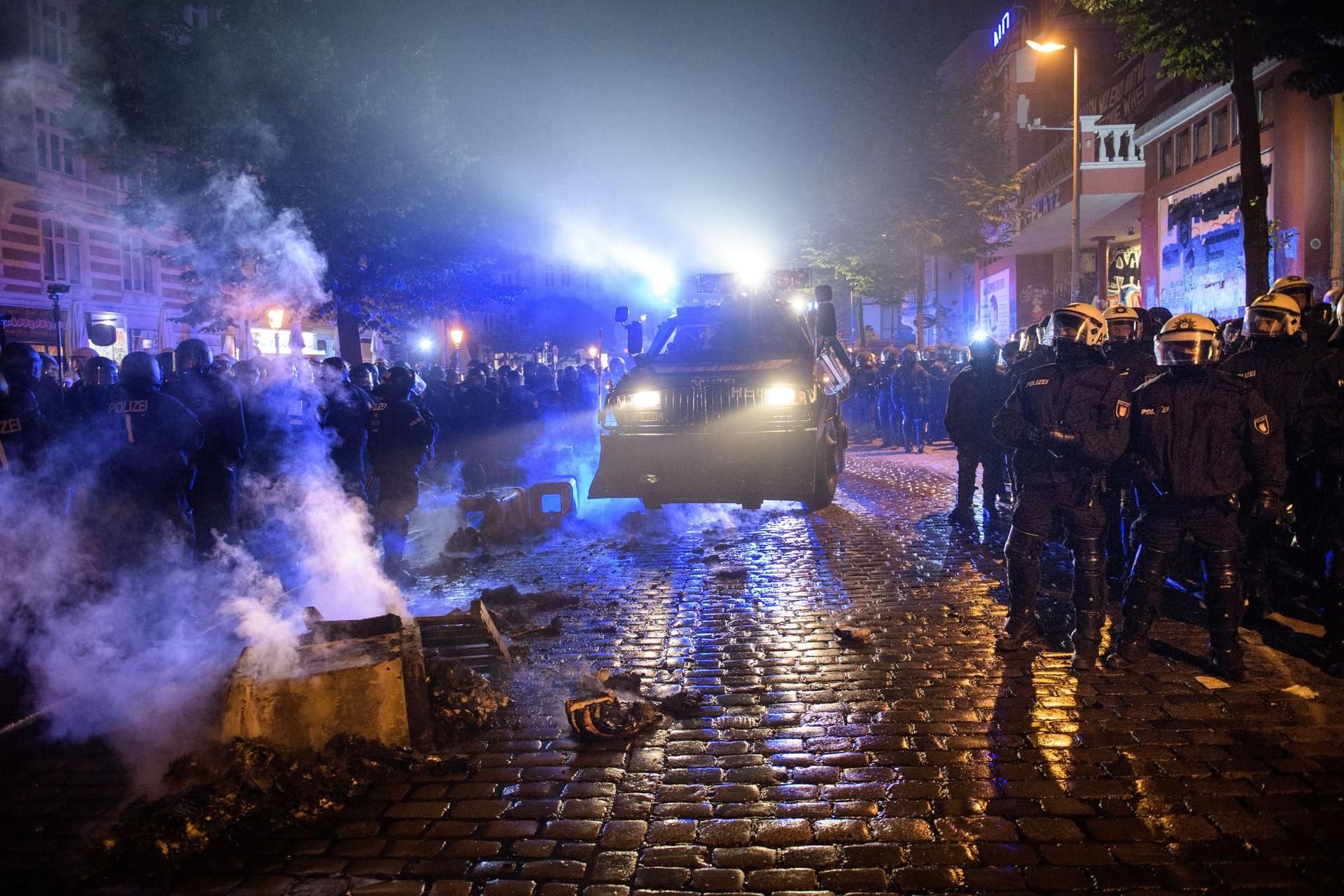 Das erste G20-Gipfeltreffen in Deutschland wird von etwa 19 000 Polizisten geschützt.