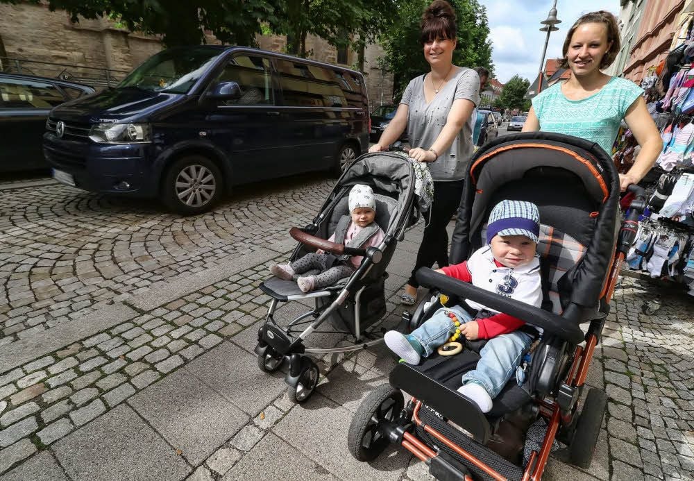 Sind oft gemeinsam unterwegs: Nadine Sander (l.) mit Heidi sowie Jule Henning und Levi.