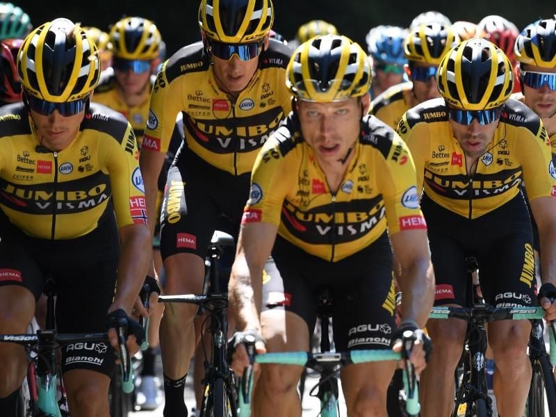 Der Sportdirektor des Jumbo-Visma-Teams von Primoz Roglic wurde nach einem Ausraster von der Tour ausgeschlossen. Foto: David Stockman/BELGA/dpa