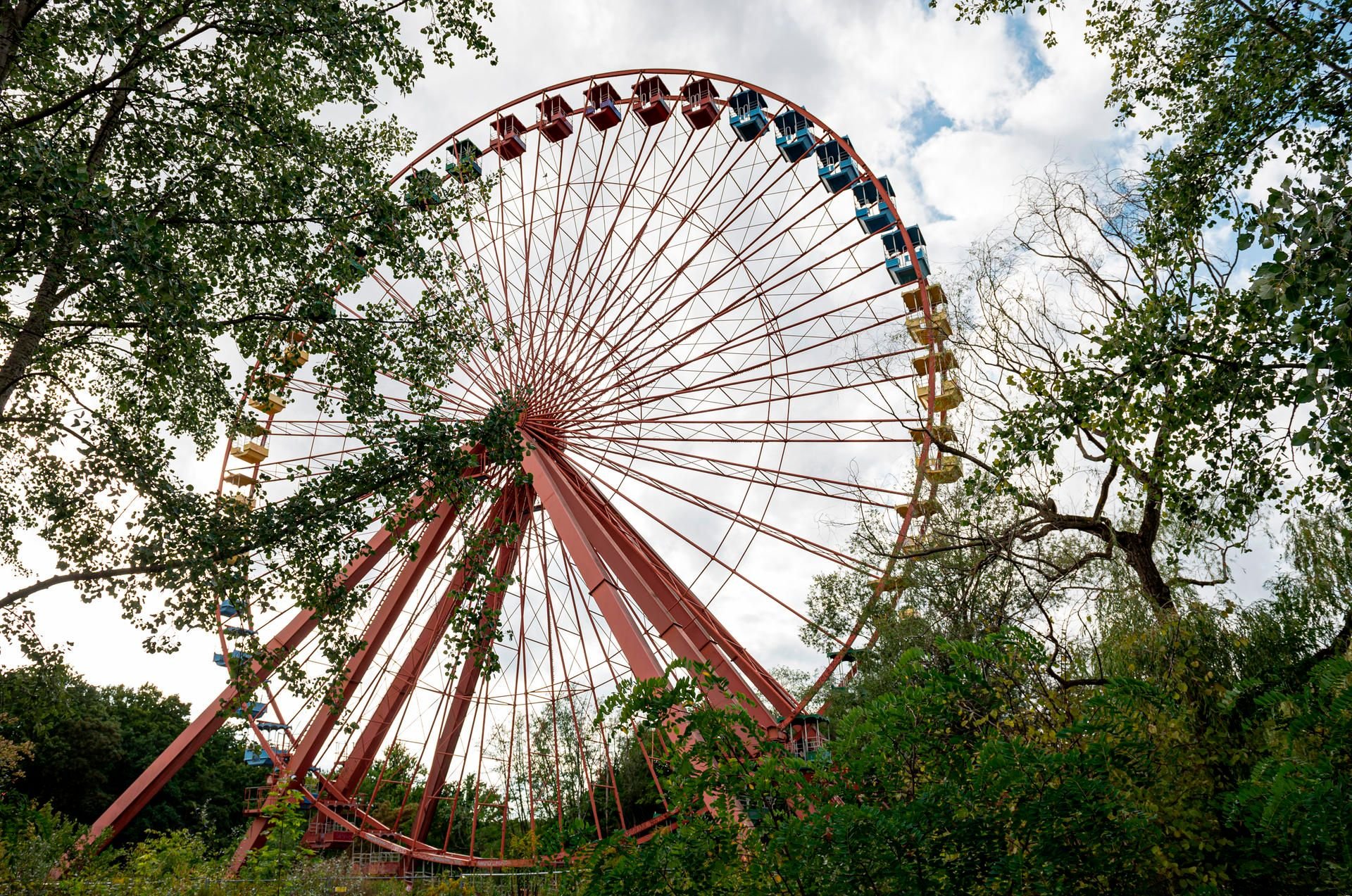 Das Riesenrad im Spreepark im Plänterwald. Das Land Berlin hat 2014 das Erbbaurecht für den Spreepark zurückgekauft und will dort den verwaisten Spreepark neu aufleben lassen.