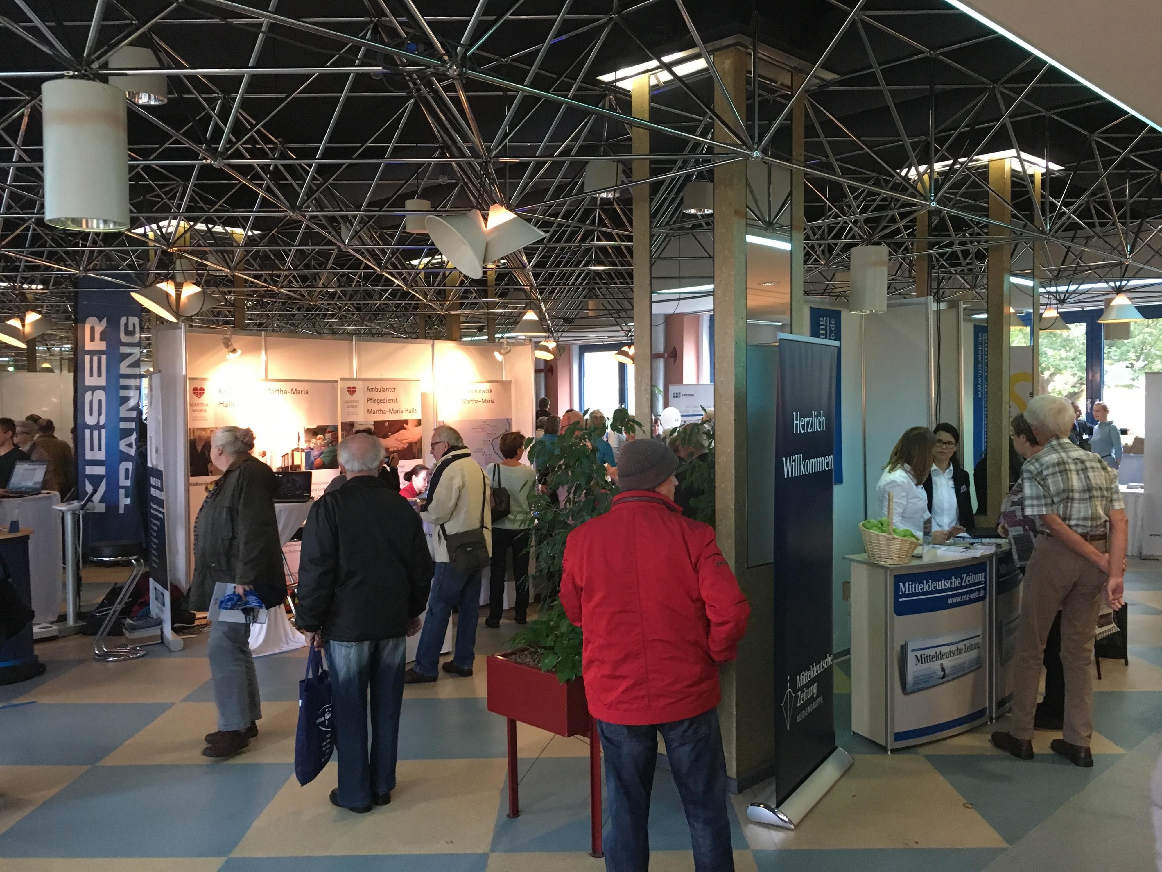 Reger Andrang herrscht auf der Gesundheitsmesse der Mitteldeutschen Zeitung im Medienhaus.