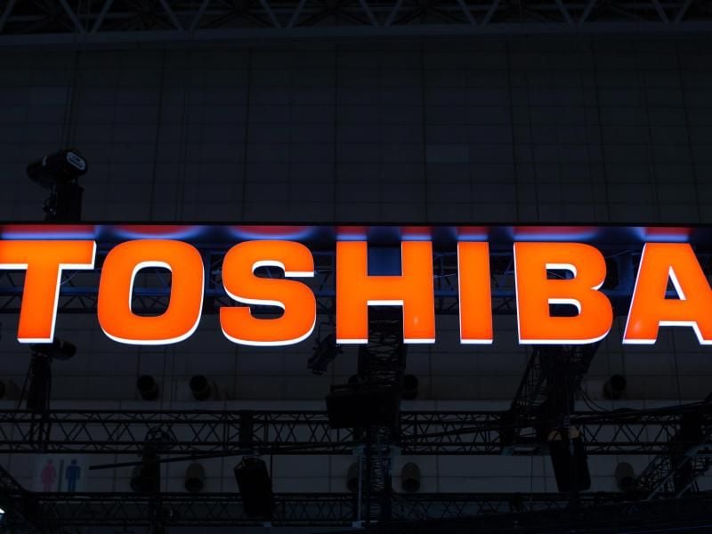 Schriftzug des Unternehmens Toshiba. Foto: Christopher Jue/Archiv