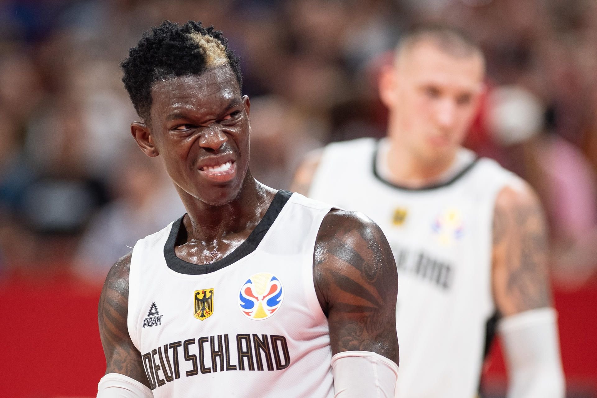 Das war so nicht eingeplant: Die deutschen Basketballer um Dennis Schröder stehen nach der Niederlage gegen die Dominikanische Republik schon vor dem WM-Aus.
