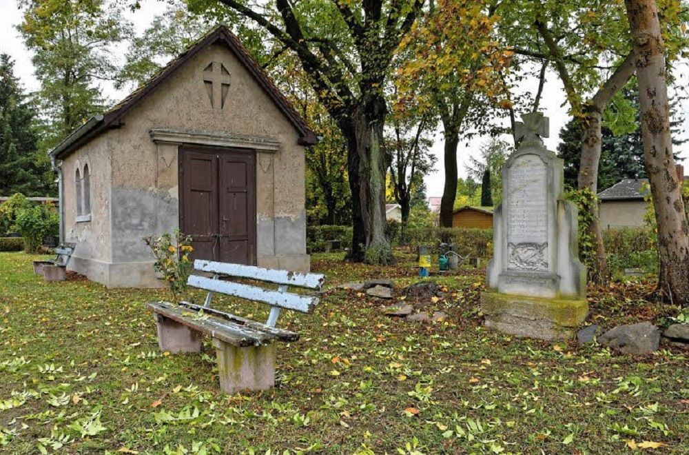 Der Naundorfer Friedhof in Waldersee.