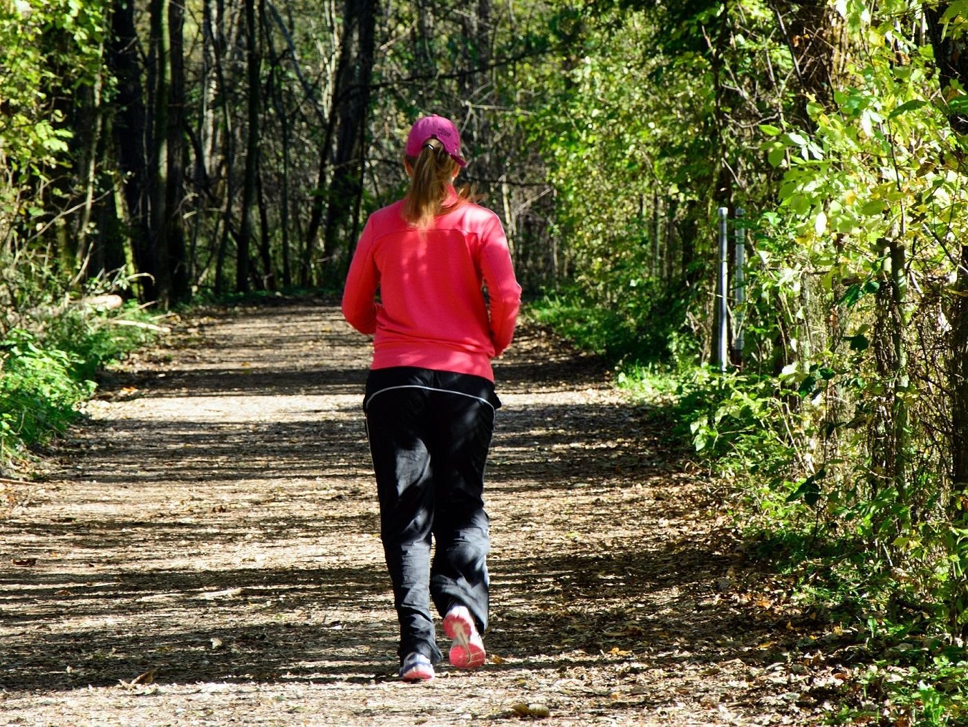 Da die Ermittlungen der Polizei erst begonnen haben, könne sie derzeit keine weiteren Angaben zum Tathergang, Tatort und den Verletzungen der Joggerin machen.