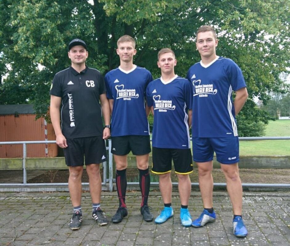 Auf fünf Neuzugänge, vorwiegend aus dem Rastenberger Nachwuchs, kann Christian Beck (v.l.), Trainer von Kreisoberliga-Aufsteiger Lossa/Rastenberg, in der neuen Saison bauen: Leonard Wagner, Justin Krämer und Clemens Lange sowie - nicht im Bild - Tommy Lee Fechner und Benjamin Hänisch.