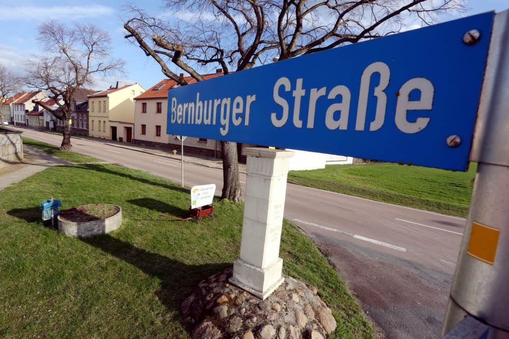 Dass es in Latdorf eine Bernburger Straße gibt, ist wegen der Nähe nicht verwunderlich. Doch es gibt diesen Namen in vielen Ecken der Republik.