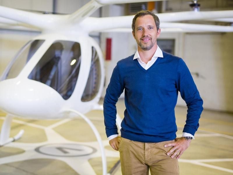 Florian Reuter, Geschäftsführer der Volocopter GmbH, will mit autonomen Flugdrohnen die Städte vor einem Verkehrskollaps bewahren. Foto: Christoph Schmidt/dpa