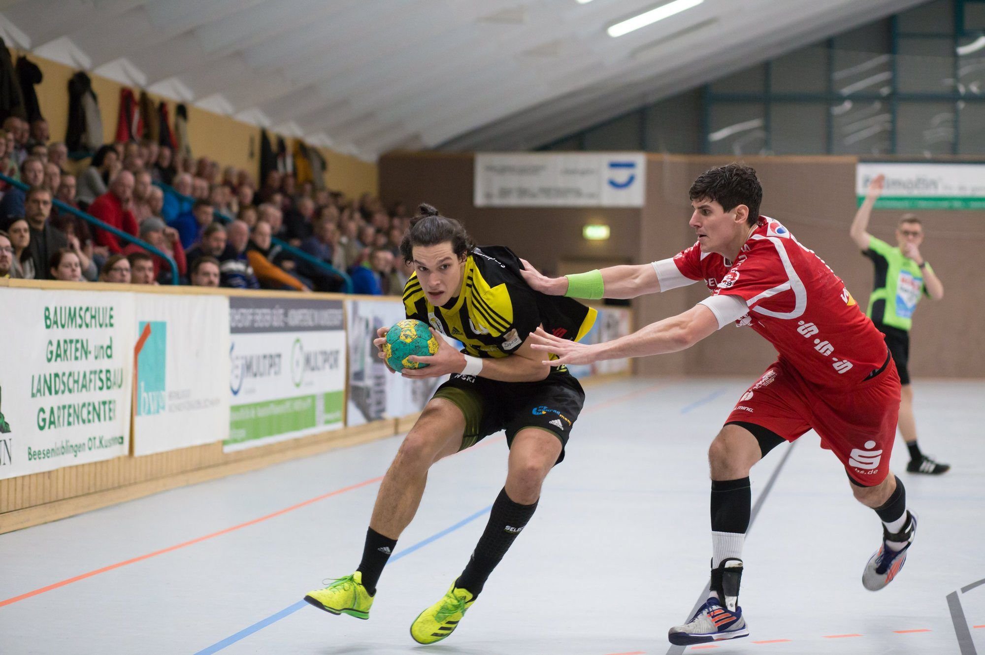 Der ungarische Linkshänder Gabor Pulay (links), der zu den besten Schützen der Liga gehört.