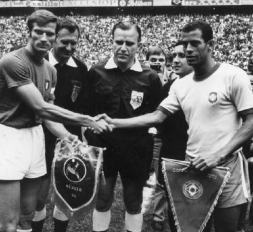 Glöckner zwischen Facchetti (l.) und Carlos Alberto