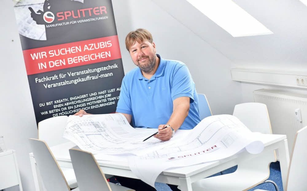 Matthias Goßler verbringt viel Zeit mit den Bauplänen des Kulturpalastes.