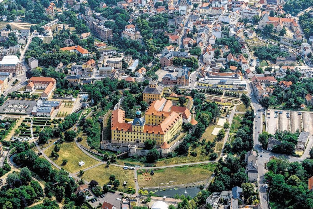 Dieses Luftbild von Schloss Moritzburg in Zeitz ist gelistet als „1935“ und kann im MZ-Bildershop bestellt werden.