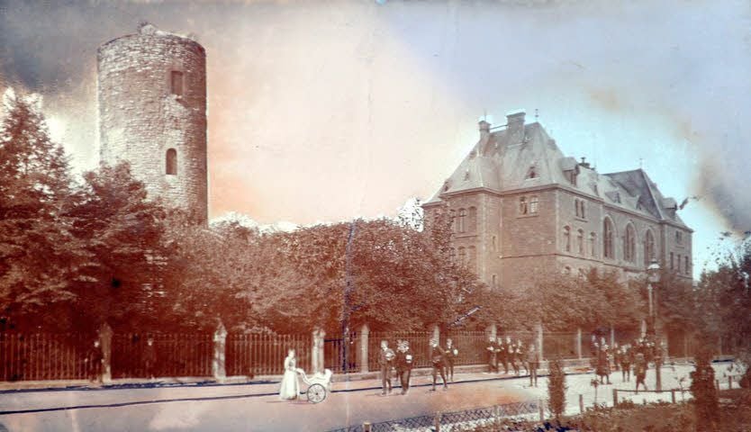 Die Lösung: Historische Ansicht vom Eisleber Schloßplatz.