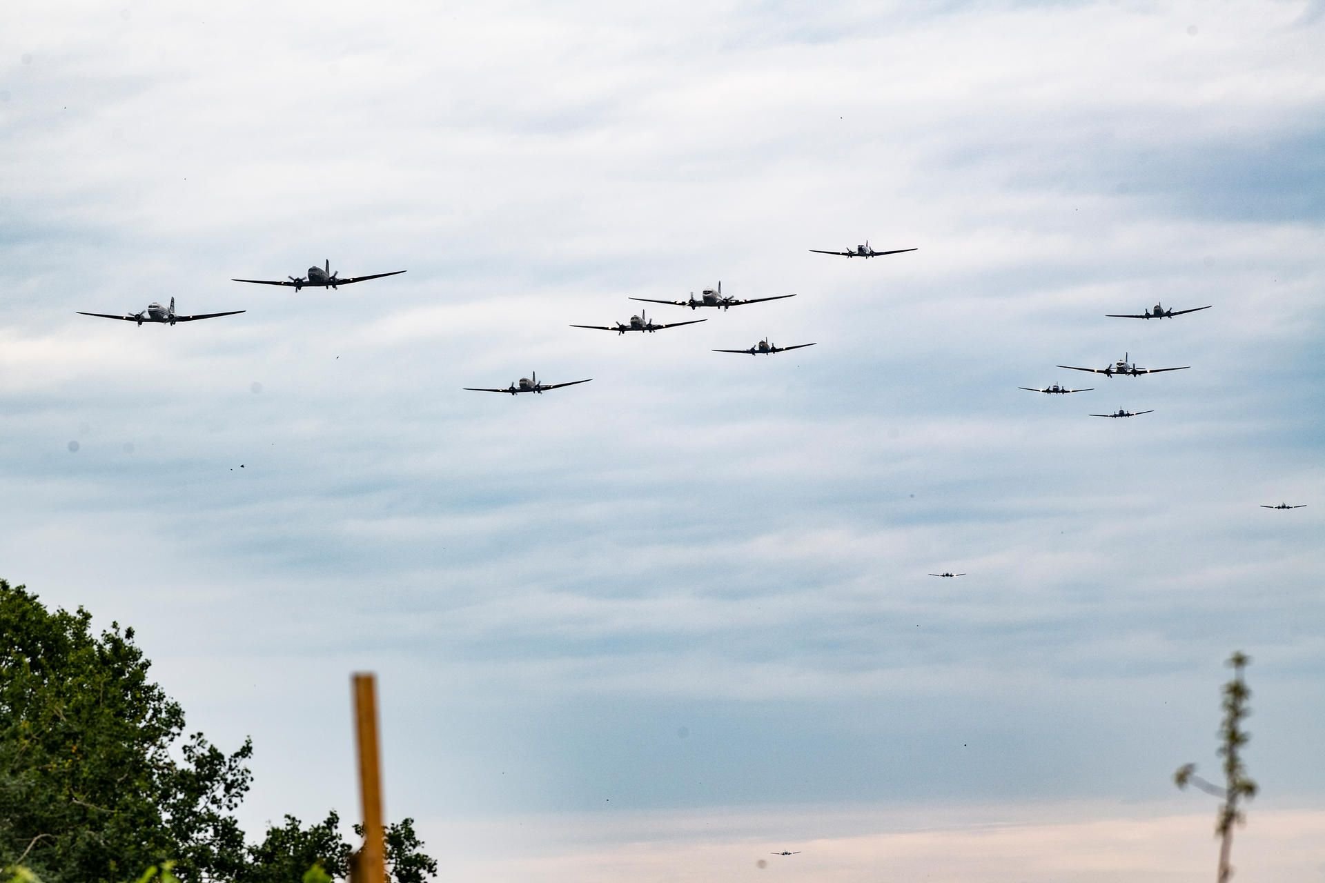 "Rosinenbomber" Fliegen Wieder über Berlin : "Rosinenbomber" Fliegen ...