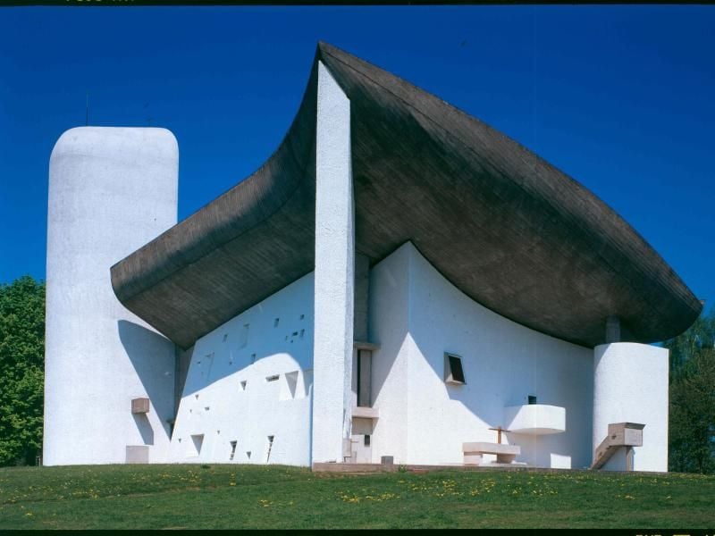 Le Corbusiers Kapelle Notre-Dame-du-Haut in Ronchamp in Frankreich. Foto: Paul Koslowsky/FLC/ADAGP