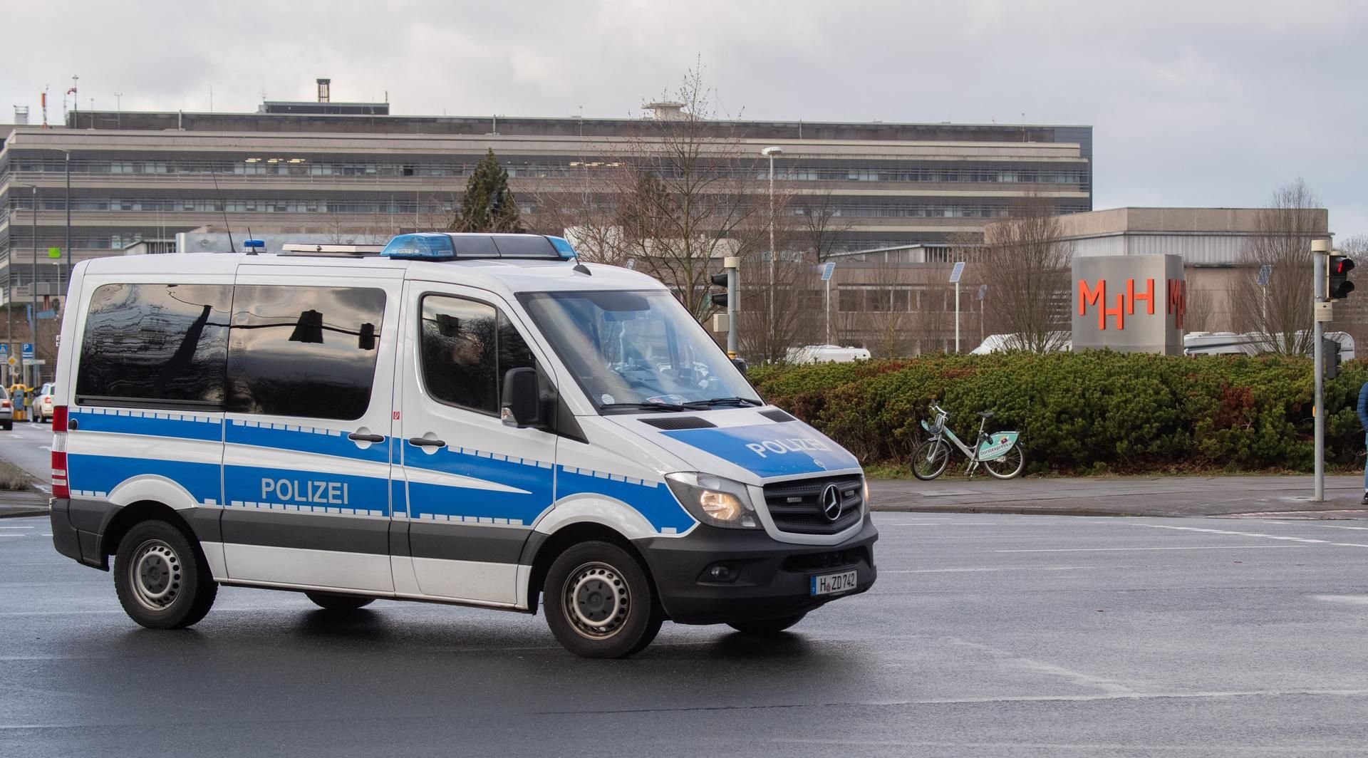In der MHH wird ein mutmaßliches Clan-Mitglied mit Schussverletzungen behandelt.