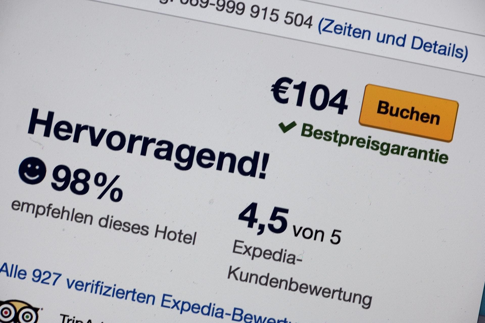 Ein Hotelzimmer wird auf der Internetseite des Reiseportals Expedia mit einer „Bestpreisgarantie“ beworben.