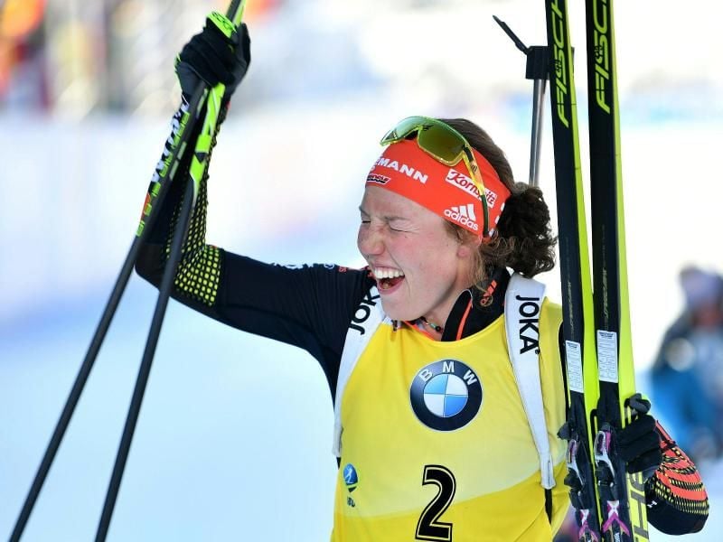 Laura Dahlmeier jubelt im Ziel über ihr fünftes Gold bei dieser WM. Foto: Barbara Gindl