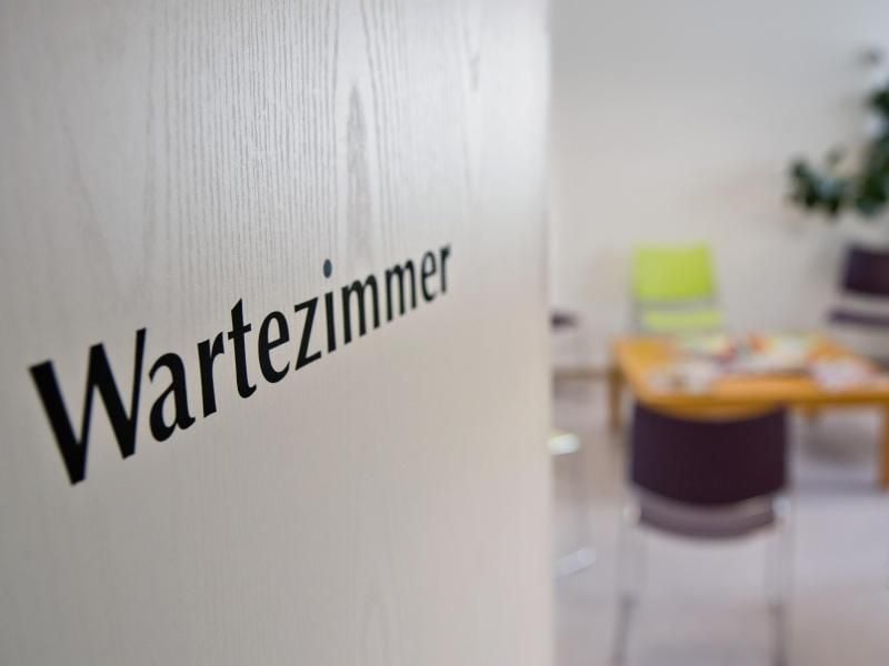 Die Bundesregierung will Praxisärzte dazu verpflichten, wöchentlich mindestens 25 statt 20 Stunden für gesetzlich Versicherte anzubieten. Foto: Daniel Karmann