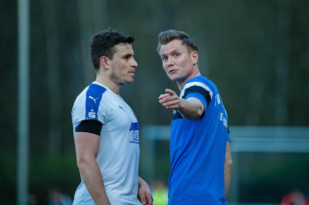 Christian Wegener (links), mit Trainer Benjamin Lehmeier) läuft am Samstag das letzten Mal für den TV A auf.