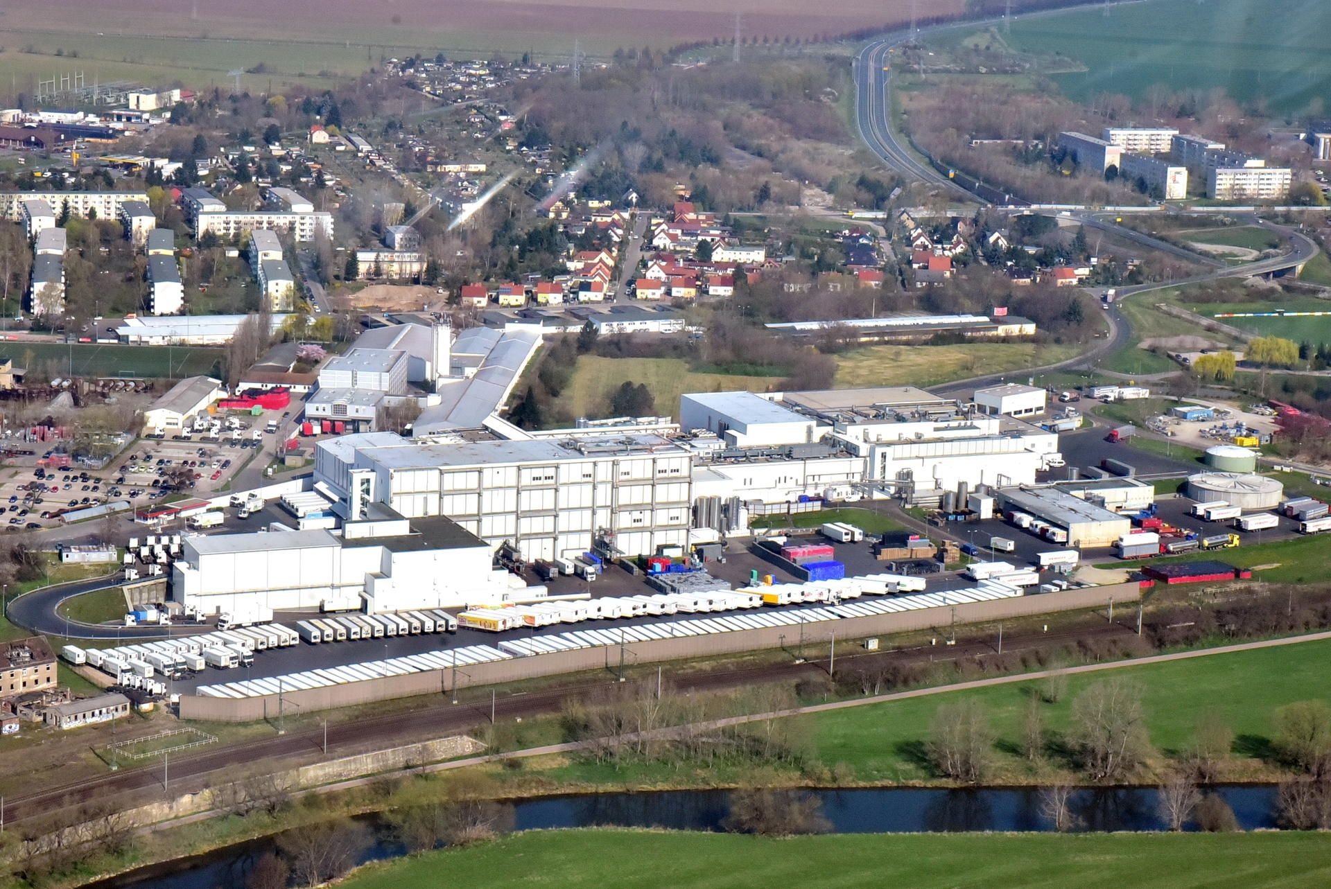 Die Tönnies-Fleischwerke hatten jahrelang Abwässer in die Saale geleitet.