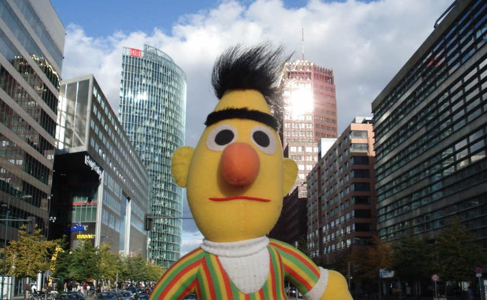 Bert aus der Sesamstraße am Potsdamer Platz in Berlin